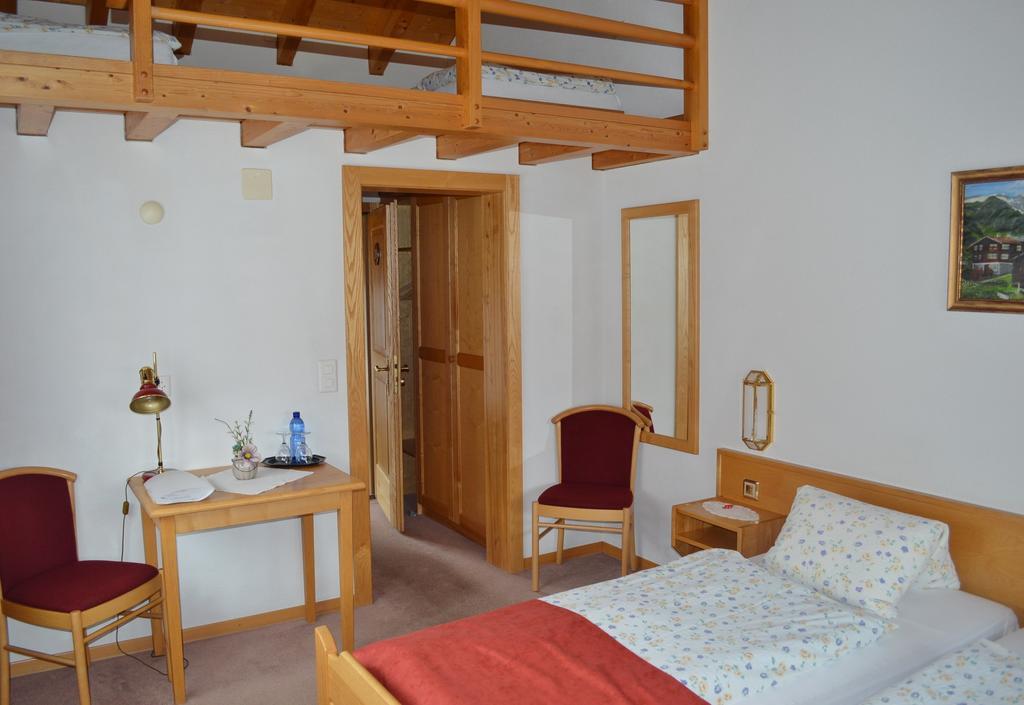 Hotel Grimsel Obergesteln Стая снимка