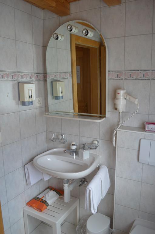 Hotel Grimsel Obergesteln Стая снимка